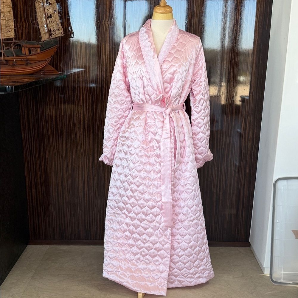 Elegant Pink Quilted Women's Robe